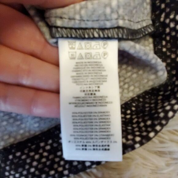 Cute black and white Michael Kors tank size XS - Picture 3 of 7